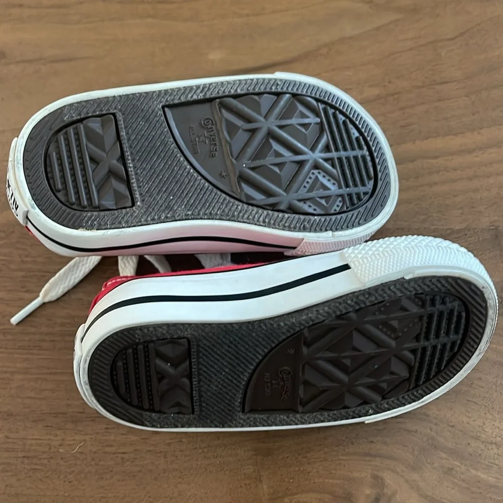 Red Converse all star Chuck Taylor shoes sneakers size 3 toddler